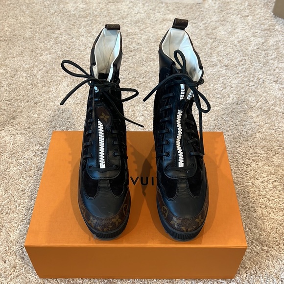 Louis Vuitton lace up Boots - Picture 3 of 14